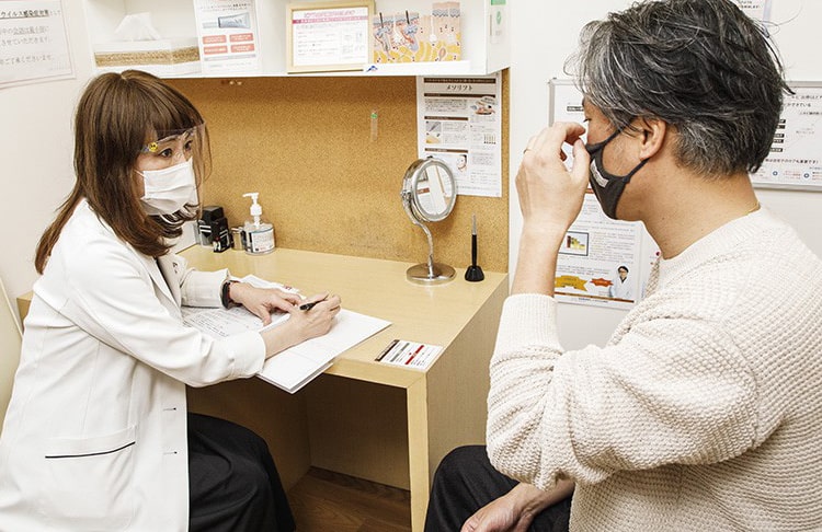 Point2_医師と患者様がカウンセリングを受ける画像